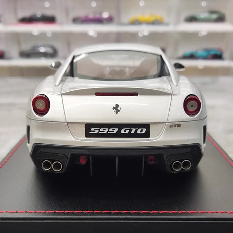 [Dino Model] 1:18 Ferrari 2010 599 GTO Sliver modellbil harts