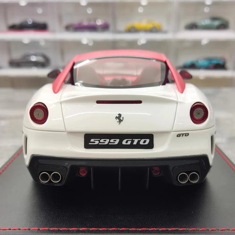 [Dino Model] 1:18 Ferrari 2010 599 GTO vit modellbil harts