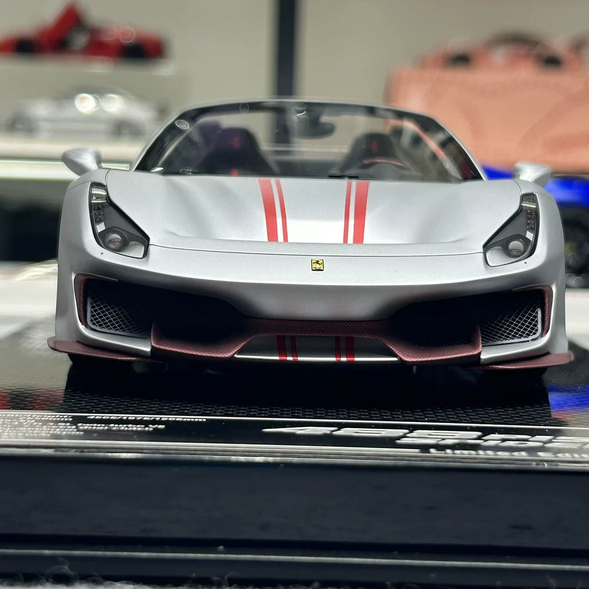 Dino Model Ferrari 2018 488 Pista Spider Silver Red Stripe 1:18 – samlarobjekt resinmodellresin resin