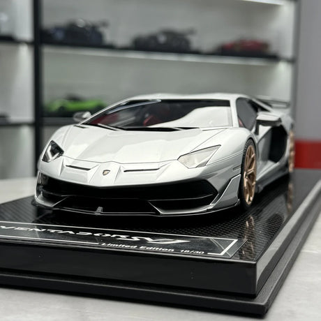 Dino Model Lamborghini 2018 Aventador SVJ Coupe Silver 1:18 – Verzamelbare resin modelhars