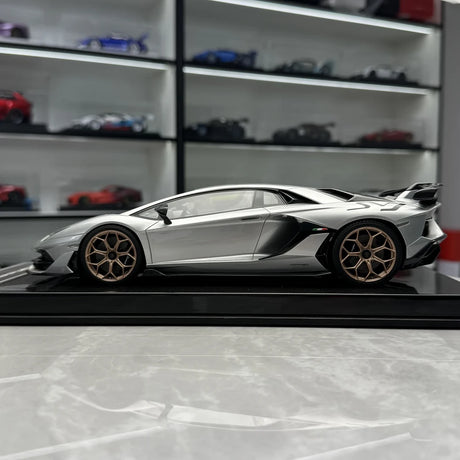 Dino Model Lamborghini 2018 Aventador SVJ Coupe Silver 1:18 – Verzamelbare resin modelhars