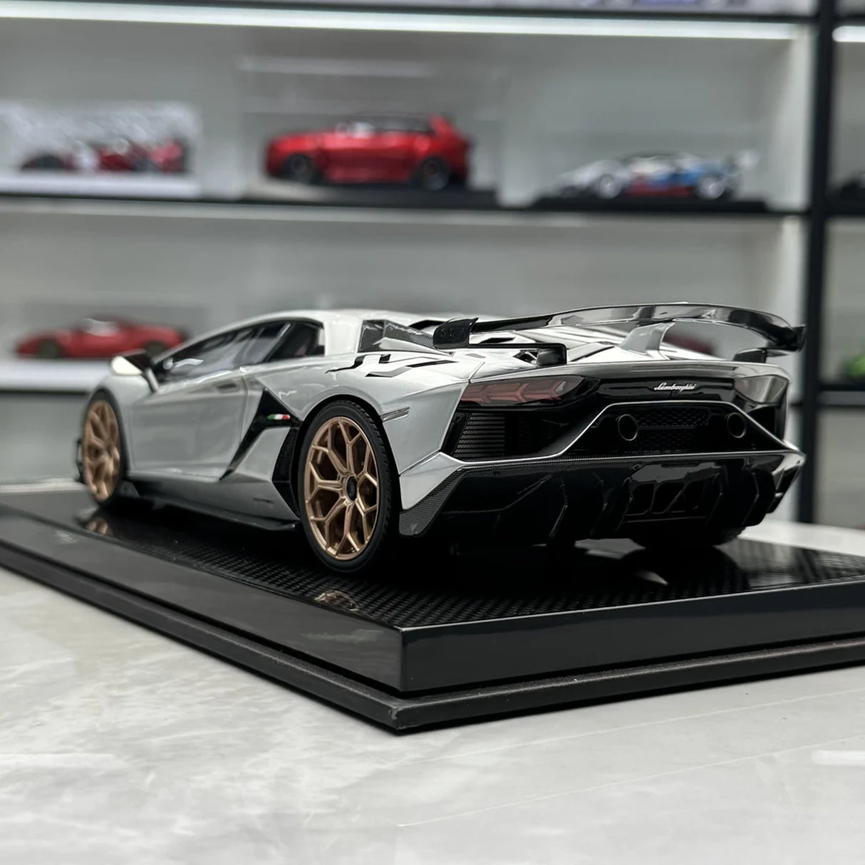 Dino Model Lamborghini 2018 Aventador SVJ كوبيه سيلفر 1:18 – راتنج موديل قابل للجمع