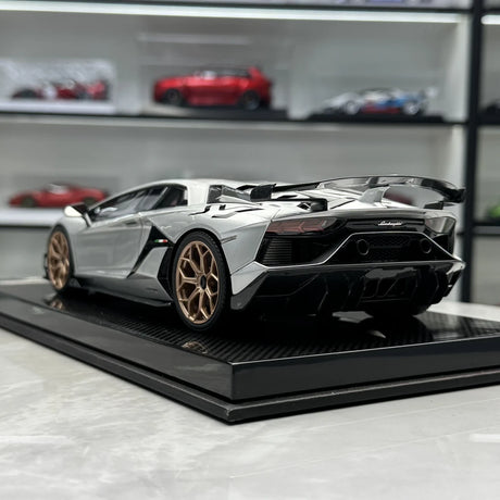 Dino Model Lamborghini 2018 Aventador SVJ Coupe Silver 1:18 – Verzamelbare resin modelhars