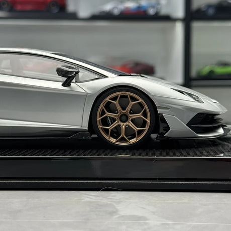Dino Model Lamborghini 2018 Aventador SVJ Coupe Silver 1:18 – Verzamelbare resin modelhars