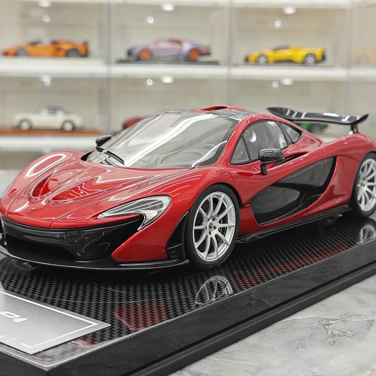 Dino Model McLaren 2013 P1 Volcano Red 1:18 – Resina da collezione in resina modello