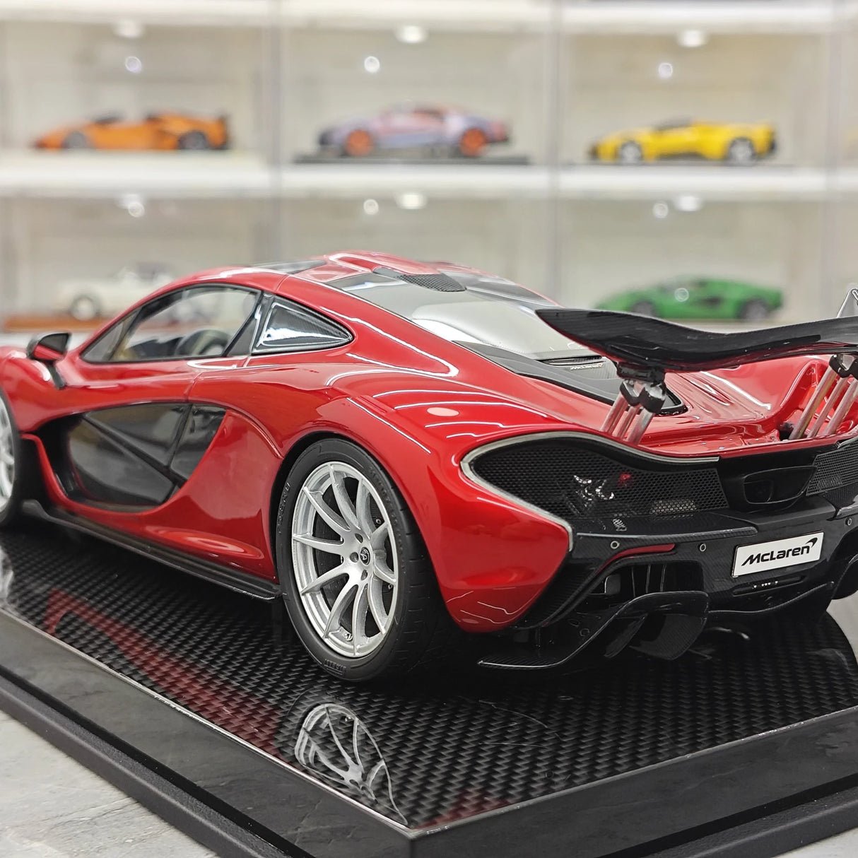 Dino Model McLaren 2013 P1 Volcano Red 1:18 – Resina da collezione in resina modello