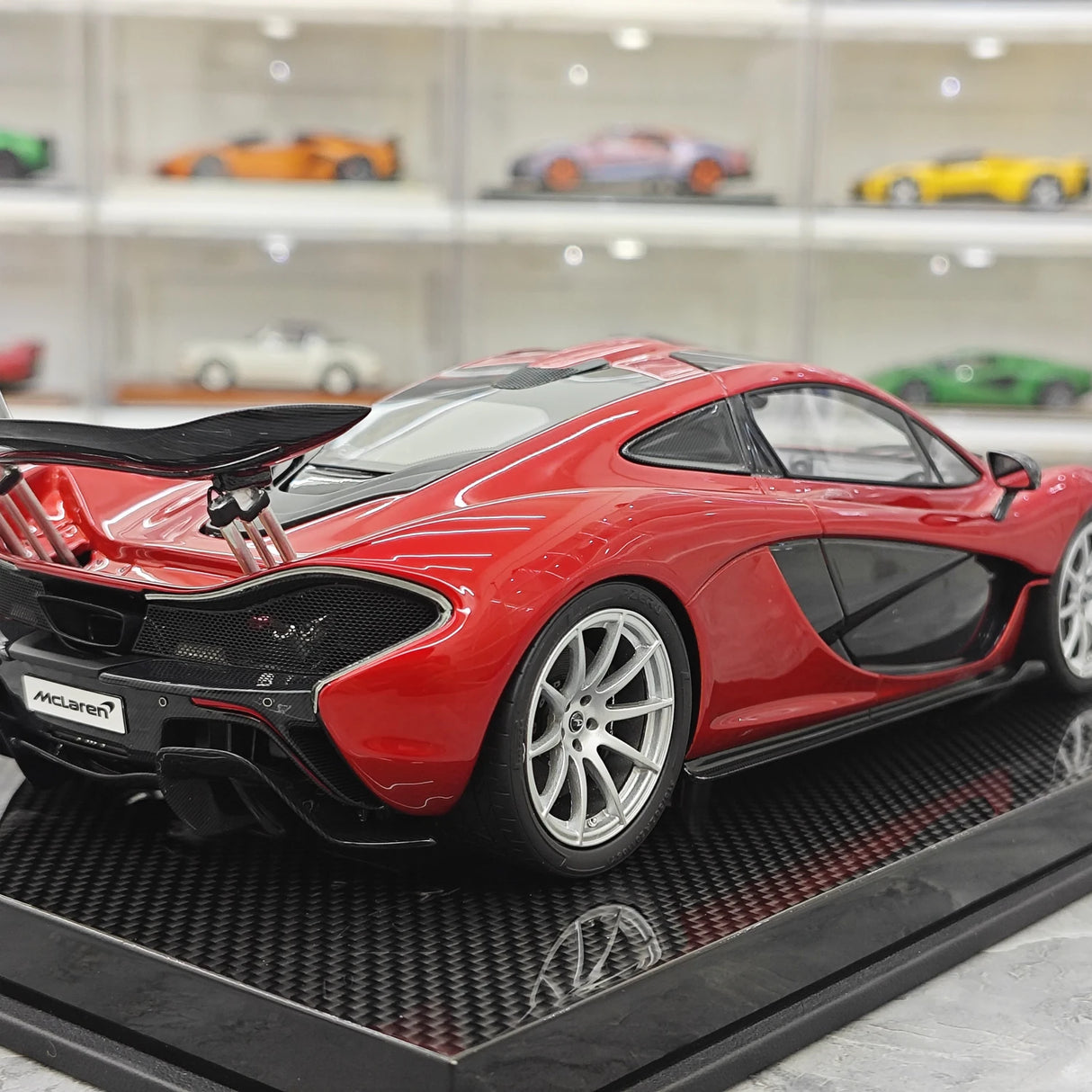 Dino Model McLaren 2013 P1 Volcano Red 1:18 – Resina da collezione in resina modello