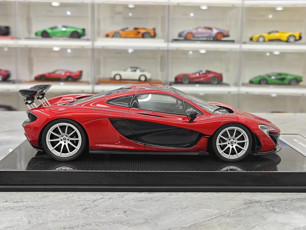 Dino Model McLaren 2013 P1 Volcano Red 1:18 – Resina da collezione in resina modello