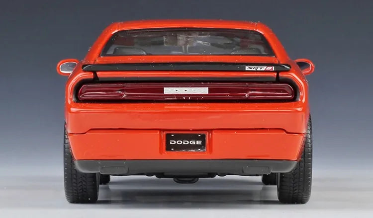 1:24 Dodge 2008 Challenger SRT8 Die Cast Model Car