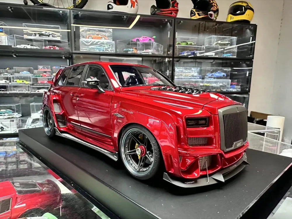 [DreamWalkers] 1:18 Rolls-Royce 2018 Cullinan Widebody Glossy Red Model Car Resin
