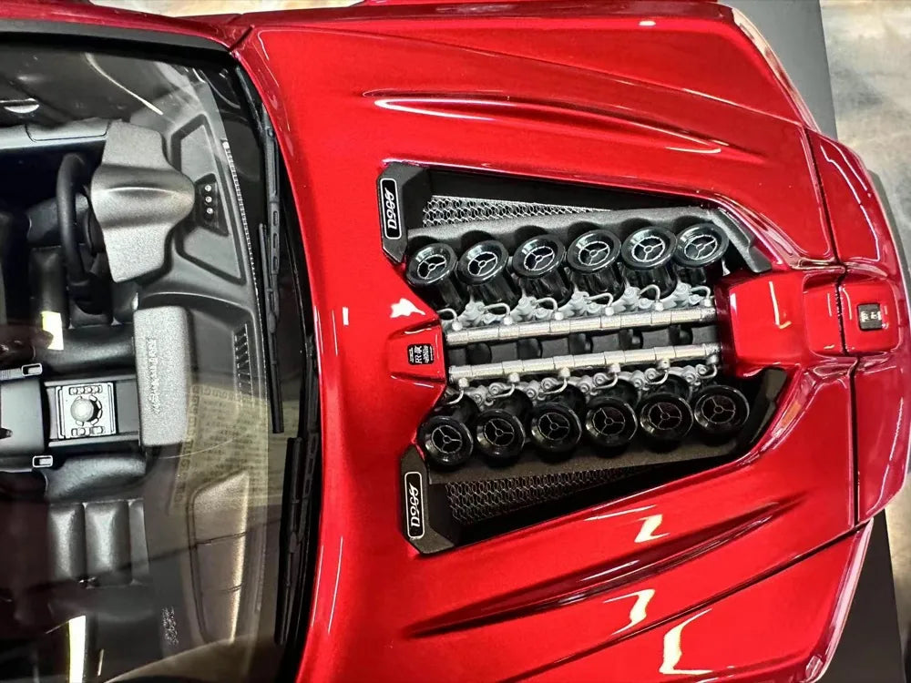 [DreamWalkers] 1:18 Rolls-Royce 2018 Cullinan Widebody Glossy Red Model Car Resin
