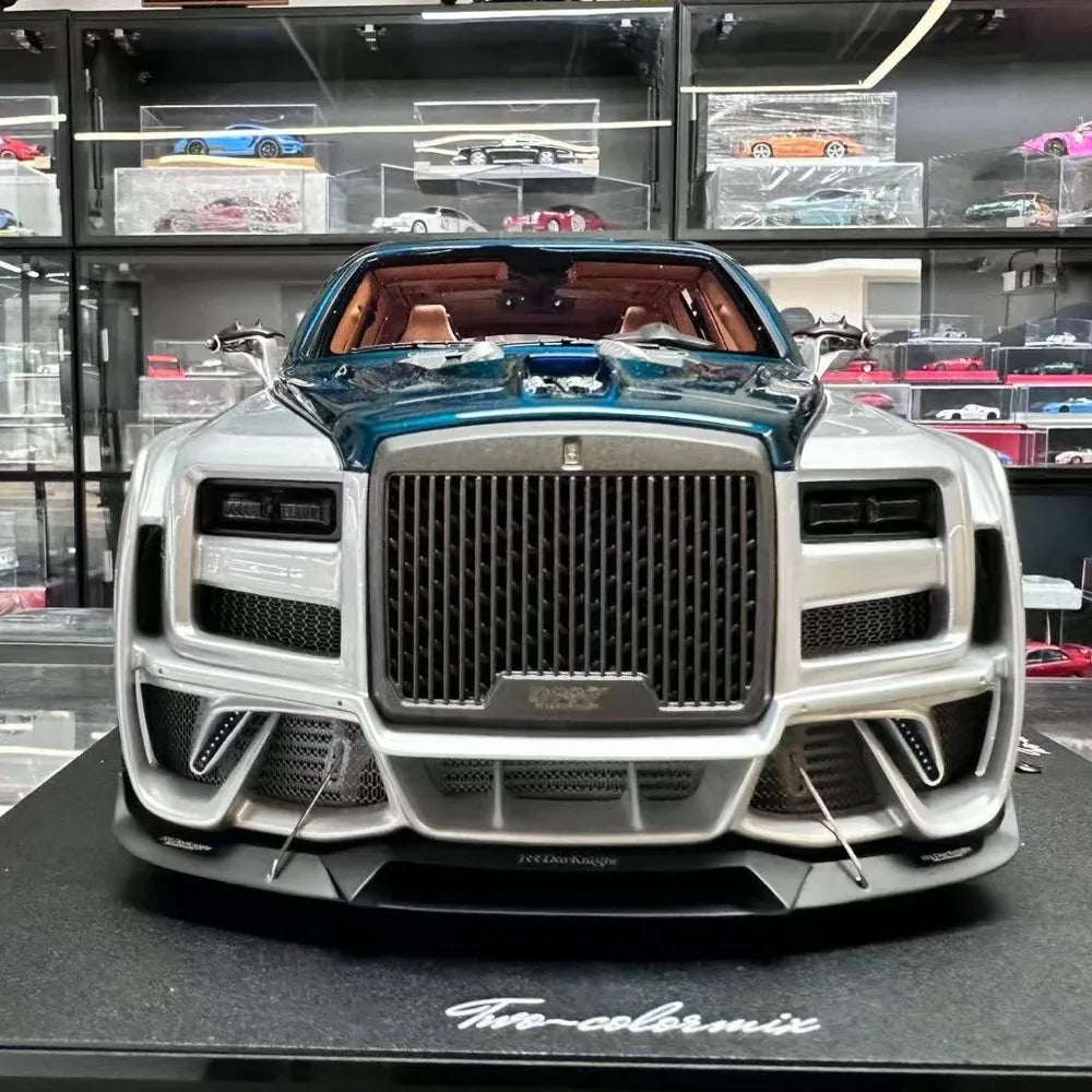 [DreamWalkers] 1:18 Rolls-Royce 2018 Cullinan Widebody Glossy Silver & Blue Model Car Resin