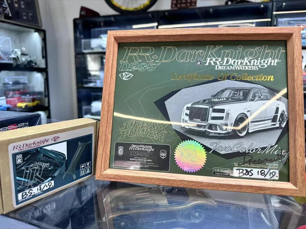 [DreamWalkers] 1:18 Rolls-Royce 2018 Cullinan Widebody Glossy Silver & Blue Model Car Resin