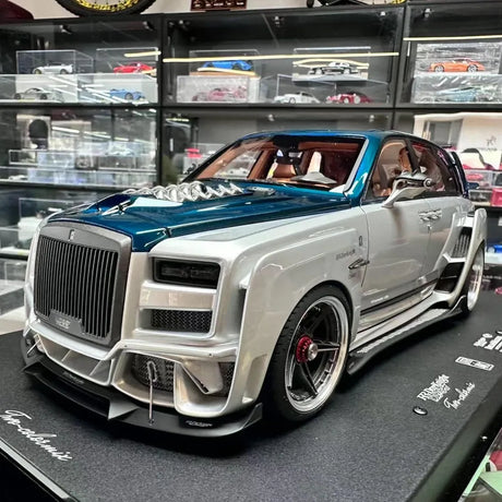 [DreamWalkers] 1:18 Rolls-Royce 2018 Cullinan Widebody Glossy Silver & Blue Model Car Resin