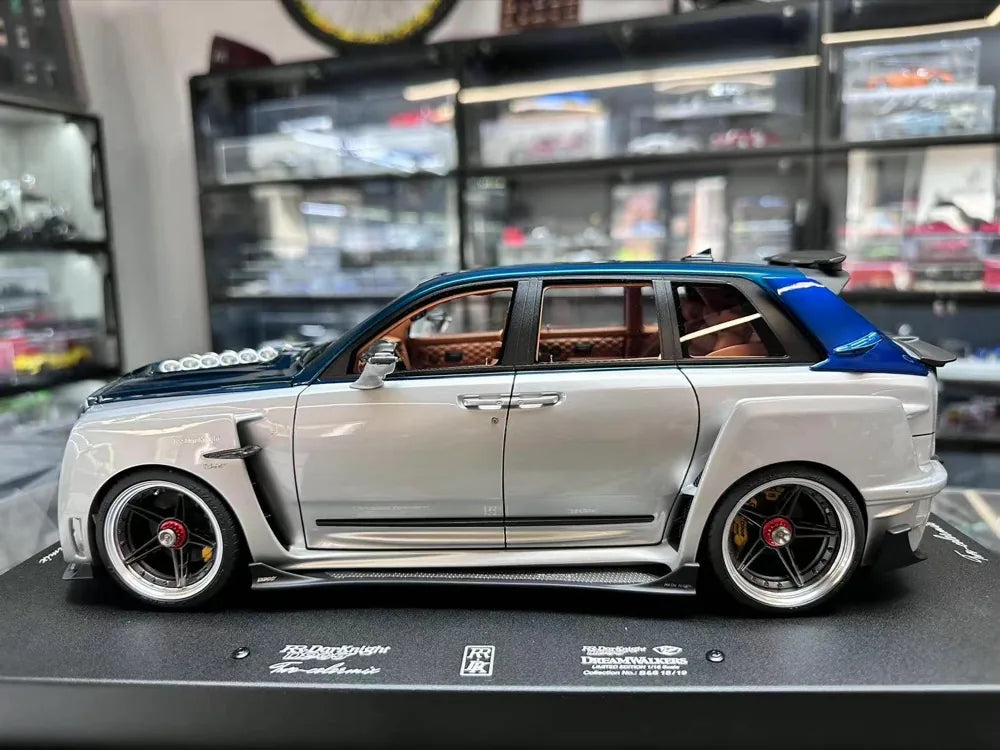[DreamWalkers] 1:18 Rolls-Royce 2018 Cullinan Widebody Glossy Silver & Blue Model Car Resin