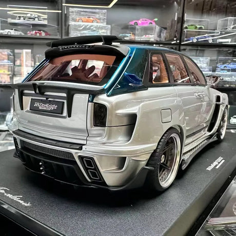 [DreamWalkers] 1:18 Rolls-Royce 2018 Cullinan Widebody Glossy Silver & Blue Model Car Resin