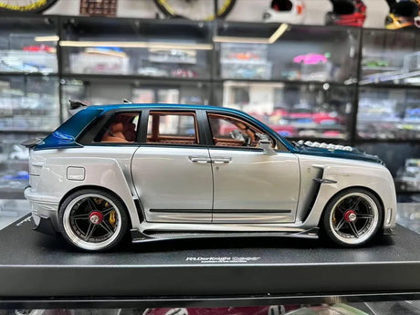 [DreamWalkers] 1:18 Rolls-Royce 2018 Cullinan Widebody Glossy Silver & Blue Model Car Resin