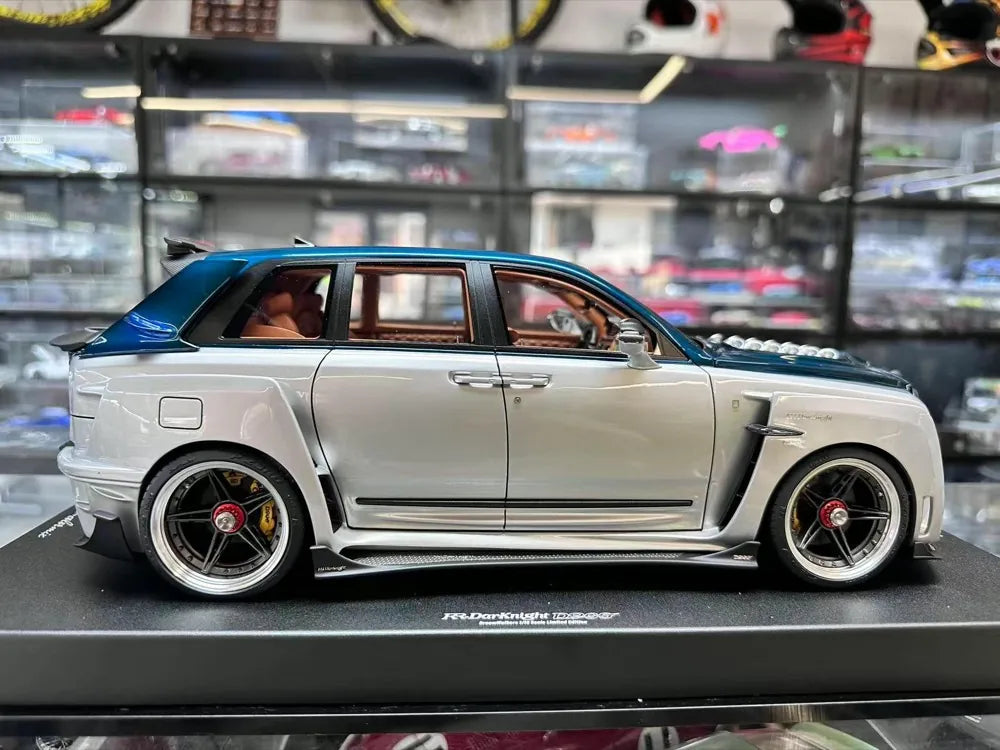 [DreamWalkers] 1:18 Rolls-Royce 2018 Cullinan Widebody Glossy Silver & Blue Model Car Resin