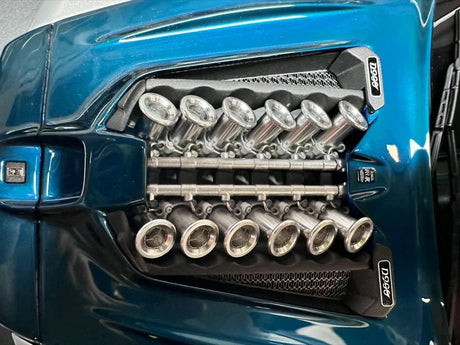 [DreamWalkers] 1:18 Rolls-Royce 2018 Cullinan Widebody Glossy Silver & Blue Model Car Resin