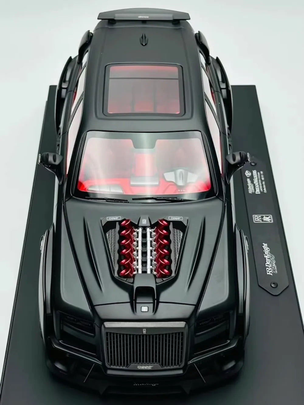 [DreamWalkers] 1:18 Rolls-Royce 2018 Cullinan Widebody Matte Black Model Car Resin