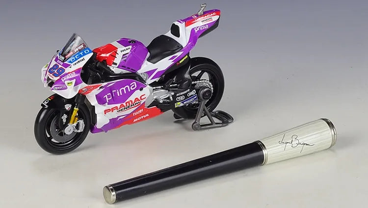 1:18 Ducati 2022 Pramac Desmosedici GP Motorcycle Model