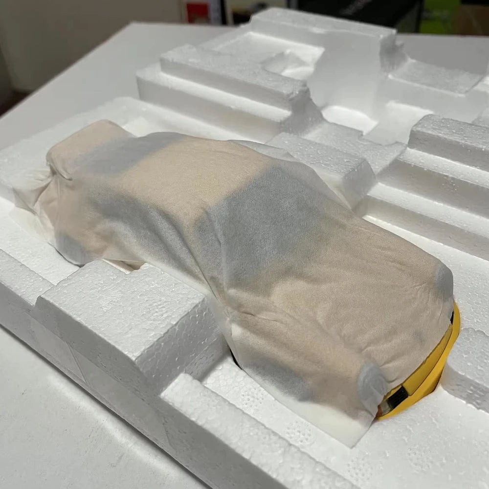 [EBBRO] 1:24 Porsche 1973 911 Carrera RS Yellow Model Car Die-Cast