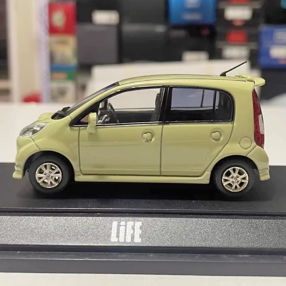 [EBBRO] 1:43 Honda 2003 Life Storm Green Model Car Die-Cast