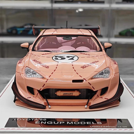 [Engup] 1:18 Toyota 2012 86 Pandem roze Pig modelauto Hars