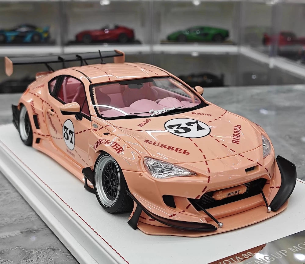 [Engup] 1:18 Toyota 2012 86 Pandem rosa Pig modellino di auto resina