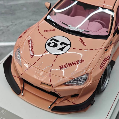 [Engup] 1:18 Toyota 2012 86 Pandem roze Pig modelauto Hars