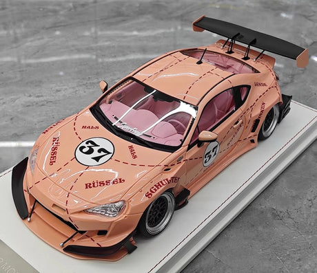 [Engup] 1:18 Toyota 2012 86 Pandem roze Pig modelauto Hars