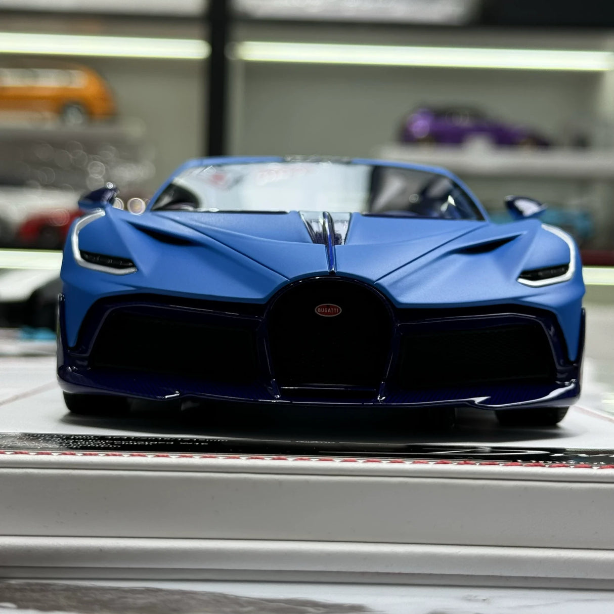 F.C Malli Bugatti 2019 Divo Blue 1:18 – keräilyhartsimallihartsi