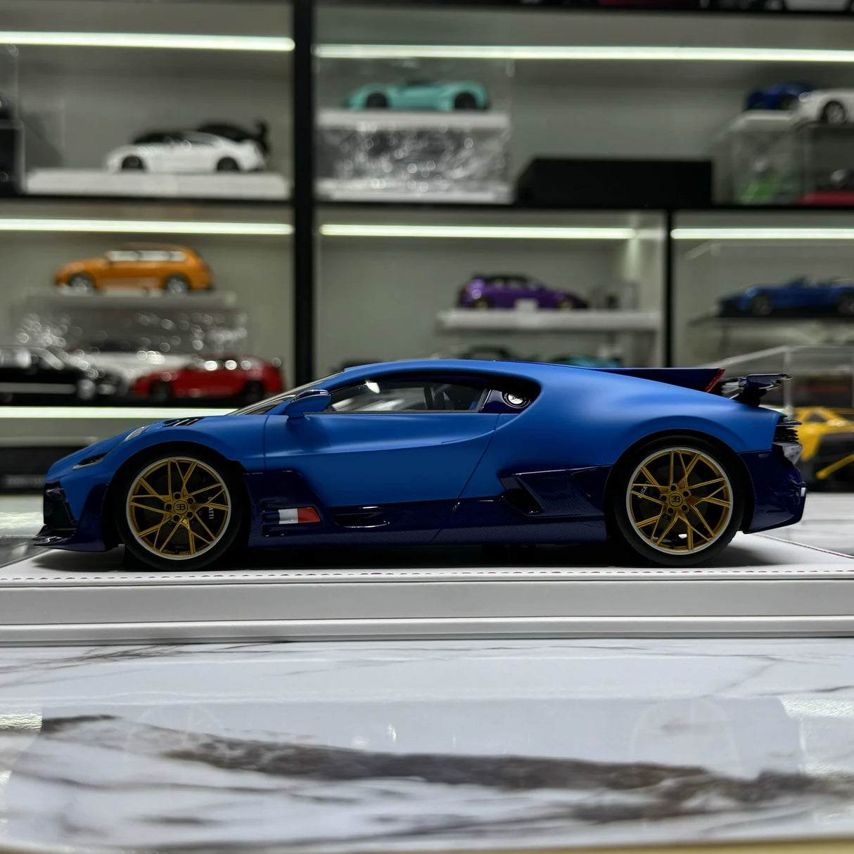 F.C Malli Bugatti 2019 Divo Blue 1:18 – keräilyhartsimallihartsi