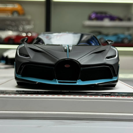 F.C Model Bugatti 2019 Divo Gray 1:18 – Keräilyhartsimalli
