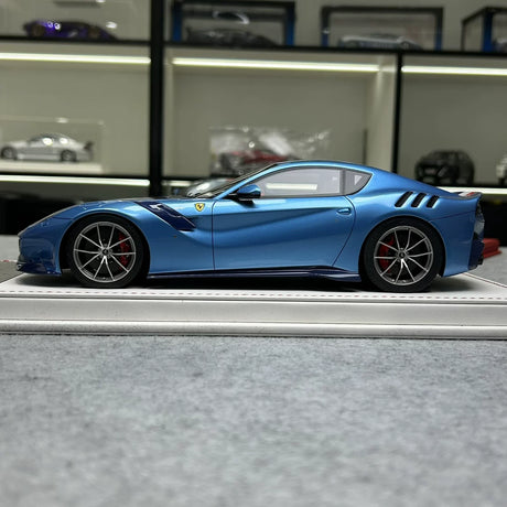 F.C Model Ferrari 2015 F12tdf Blue Tricolore Stripe 1:18 – Resina modello in resina collezionabile