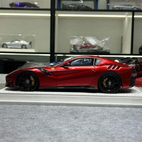F.C Model Ferrari 2015 F12tdf Metallo Rosso, Nero Bianco Striscia 1:18 – Modello in Resina da collezione
