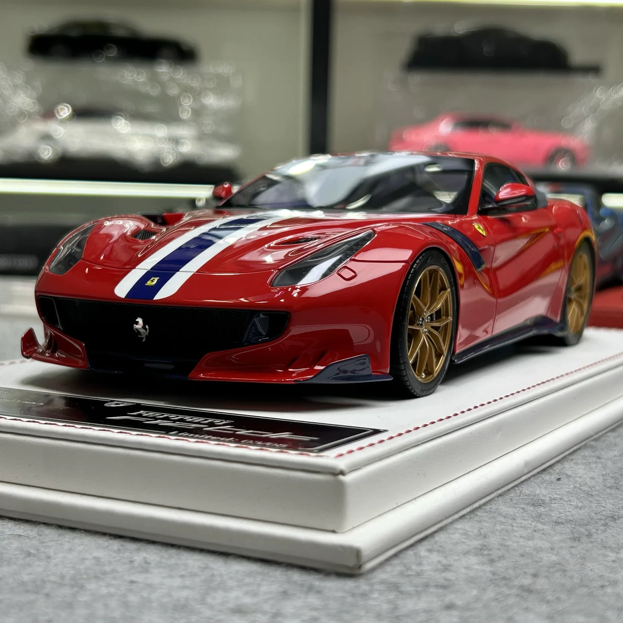 F.C Model Ferrari 2015 F12tdf Striscia Rossa, Blu Bianca 1:18 – Resina Modello in Resina da collezione