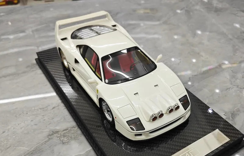 1:18 Ferrari 1989 F40 Snow Edition White Die Cast Model Car