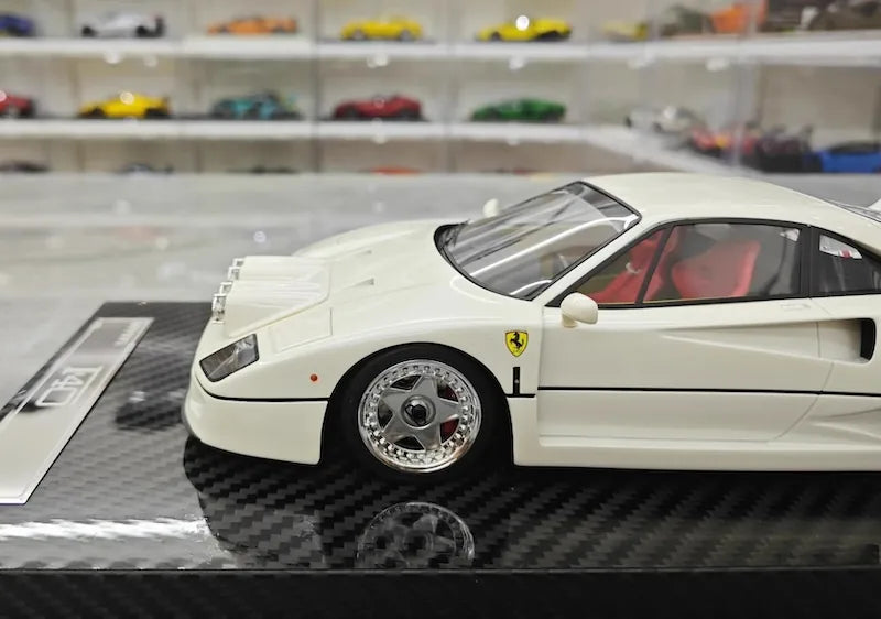 1:18 Ferrari 1989 F40 Snow Edition White Die Cast Model Car