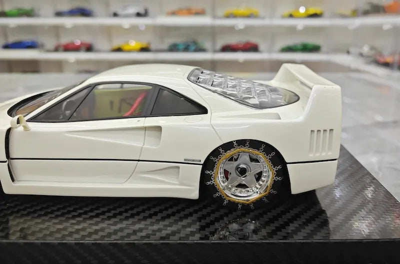 1:18 Ferrari 1989 F40 Snow Edition White Die Cast Model Car