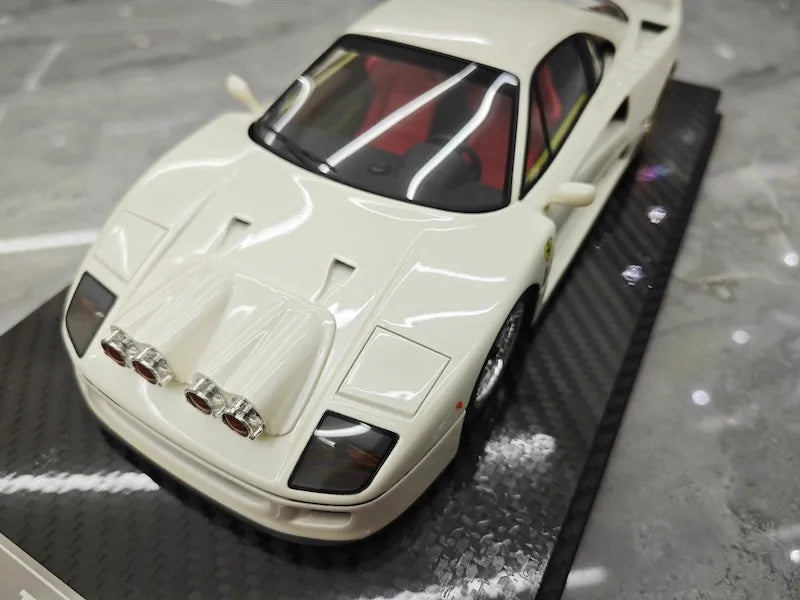 1:18 Ferrari 1989 F40 Snow Edition White Die Cast Model Car