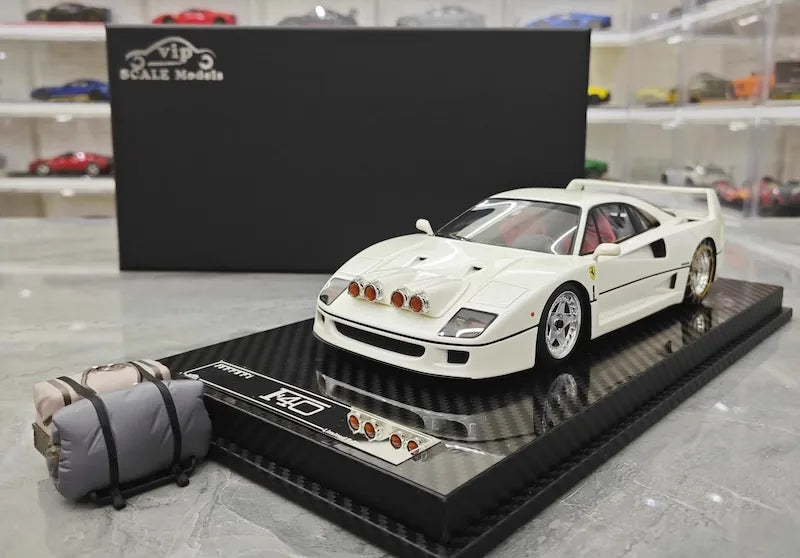 1:18 Ferrari 1989 F40 Snow Edition White Die Cast Model Car