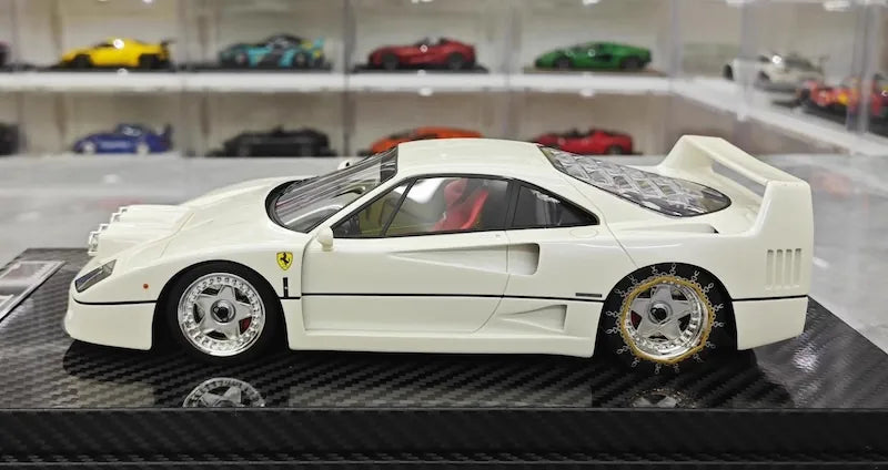1:18 Ferrari 1989 F40 Snow Edition White Die Cast Model Car