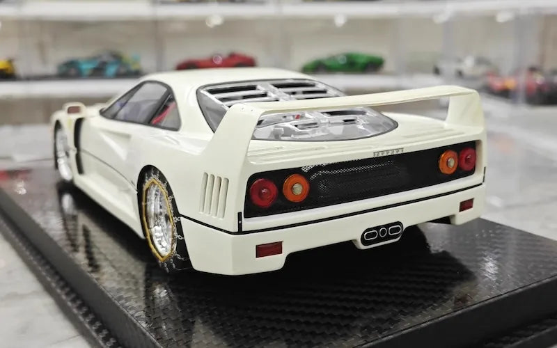 1:18 Ferrari 1989 F40 Snow Edition White Die Cast Model Car