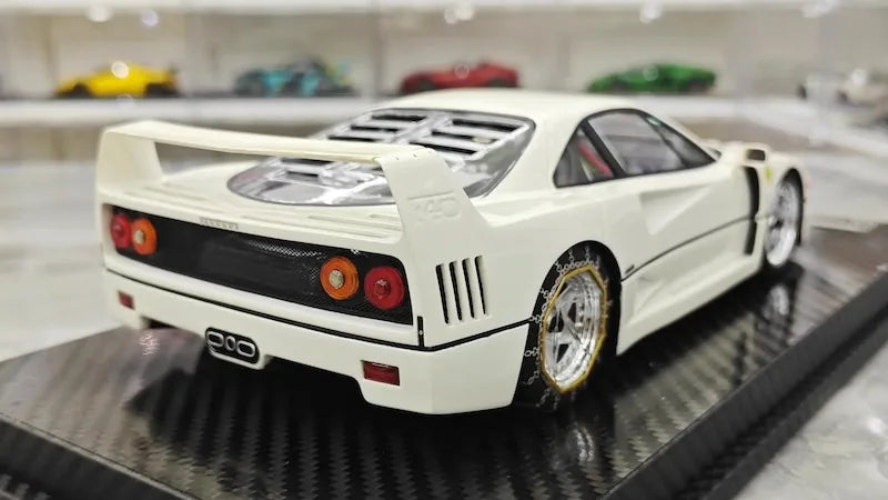 1:18 Ferrari 1989 F40 Snow Edition White Die Cast Model Car