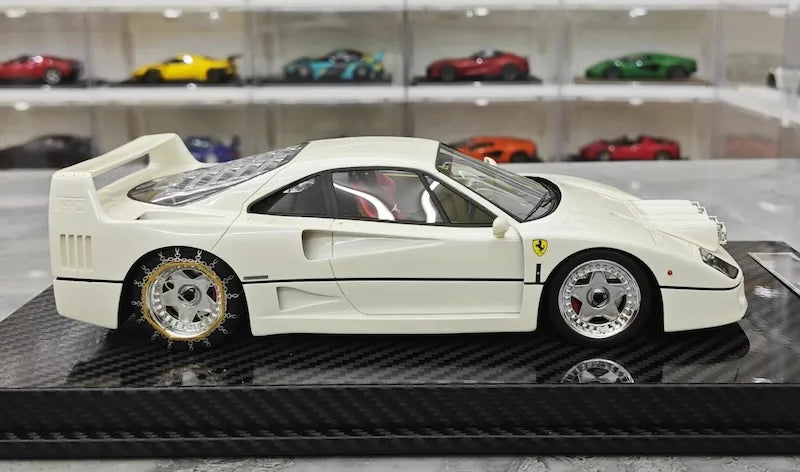 1:18 Ferrari 1989 F40 Snow Edition White Die Cast Model Car