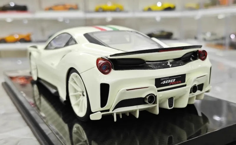 1:18 Ferrari 2018 488 Pista Luminous Die Cast Model Car