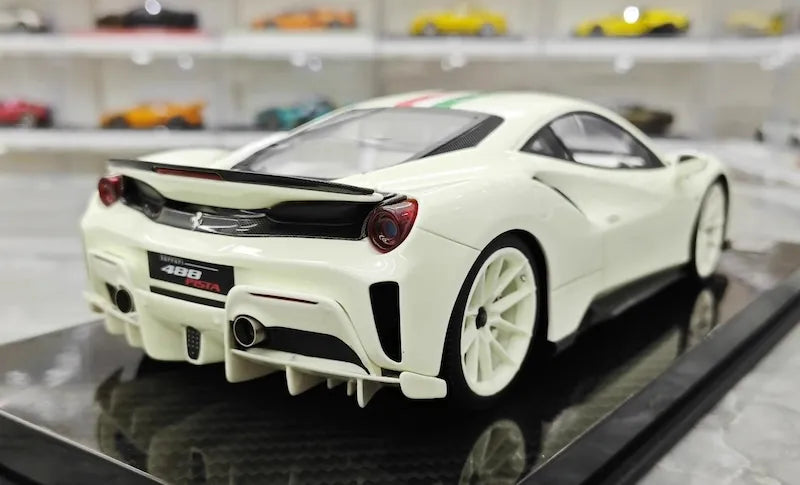 1:18 Ferrari 2018 488 Pista Luminous Die Cast Model Car