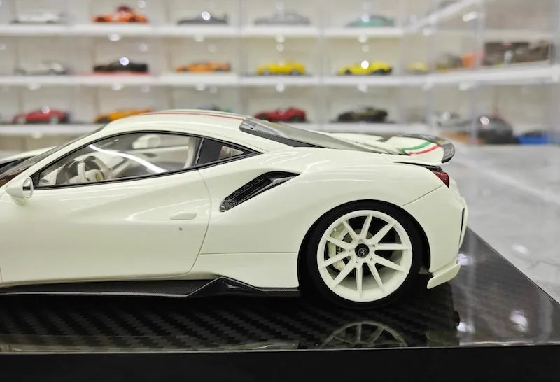 1:18 Ferrari 2018 488 Pista Luminous Die Cast Model Car