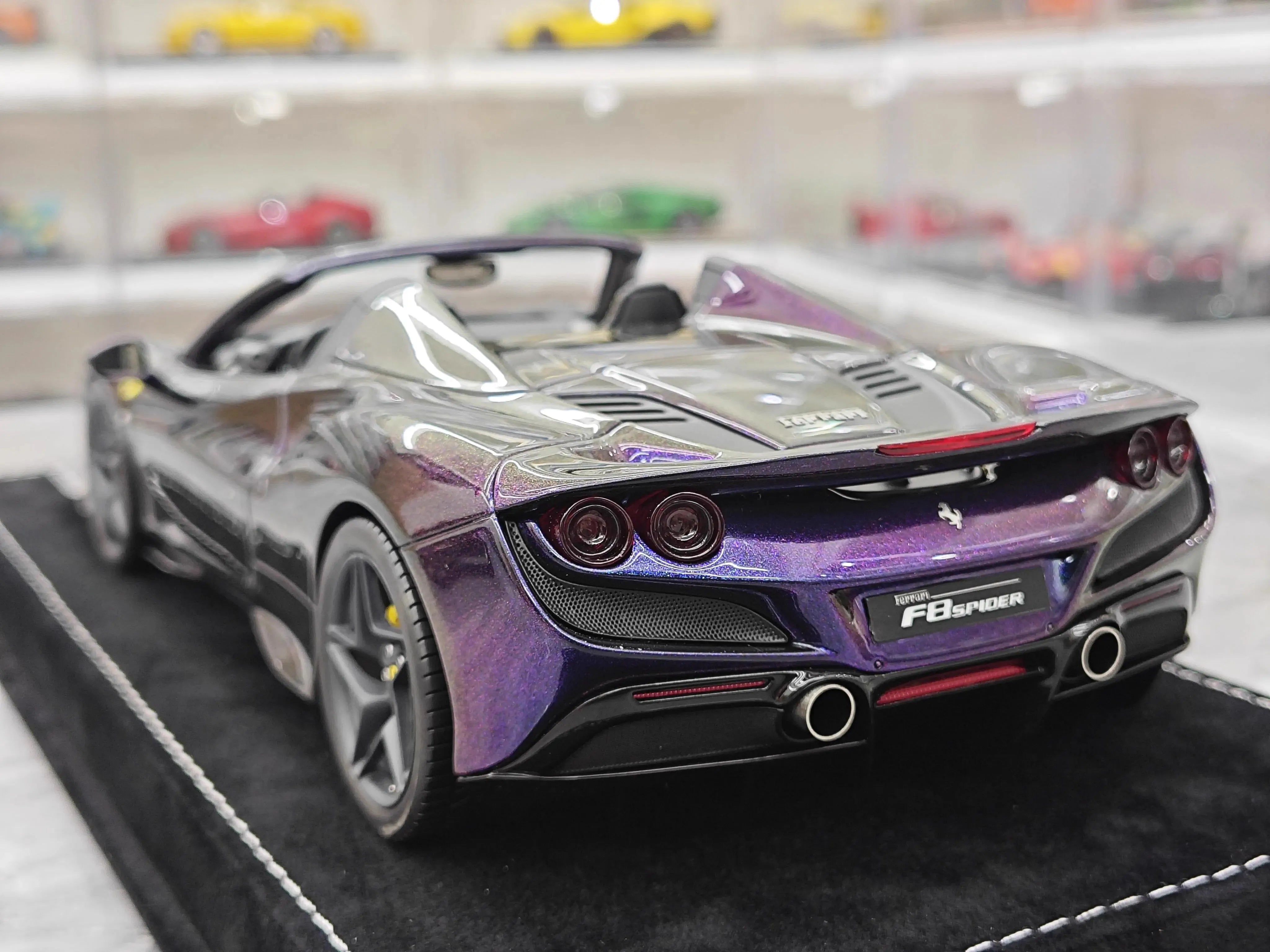 1:18 Ferrari 2019 F8 Spider Die Cast Model Car